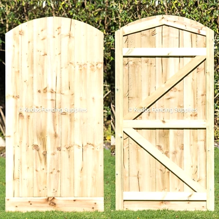 Arch Top Closed Board Gate