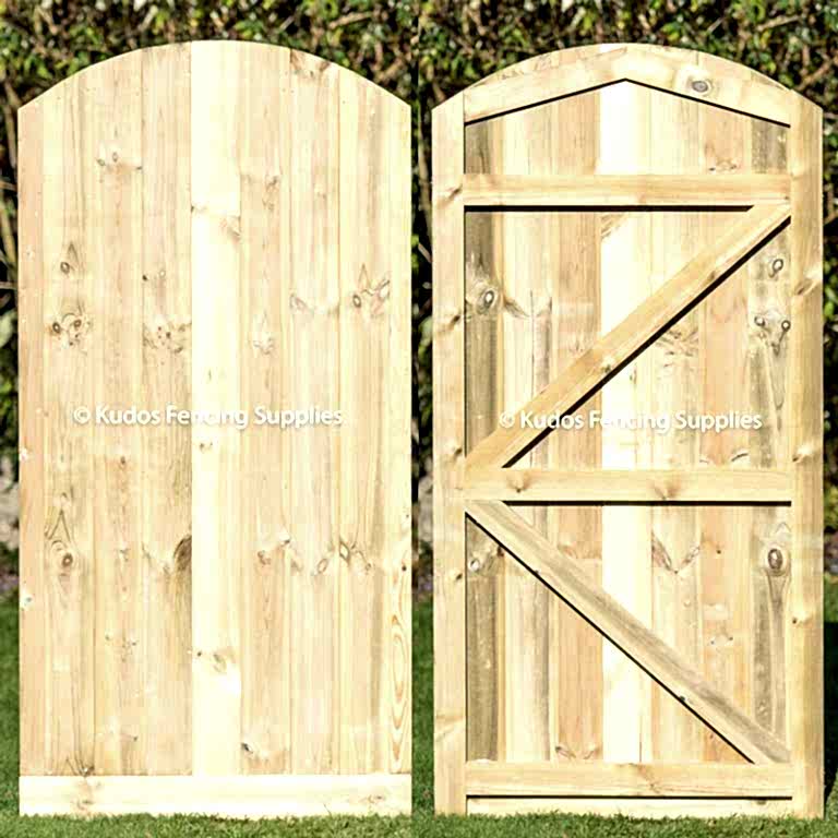 Arch top t&g gate. Tongue and grove bow top gate.