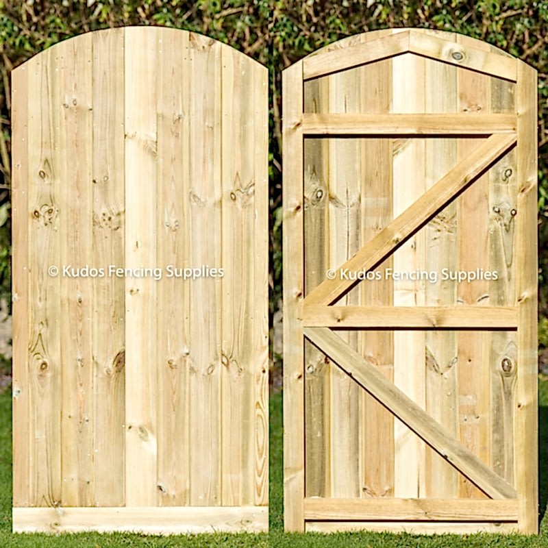 Arch top t&g gate. Tongue and grove bow top gate.