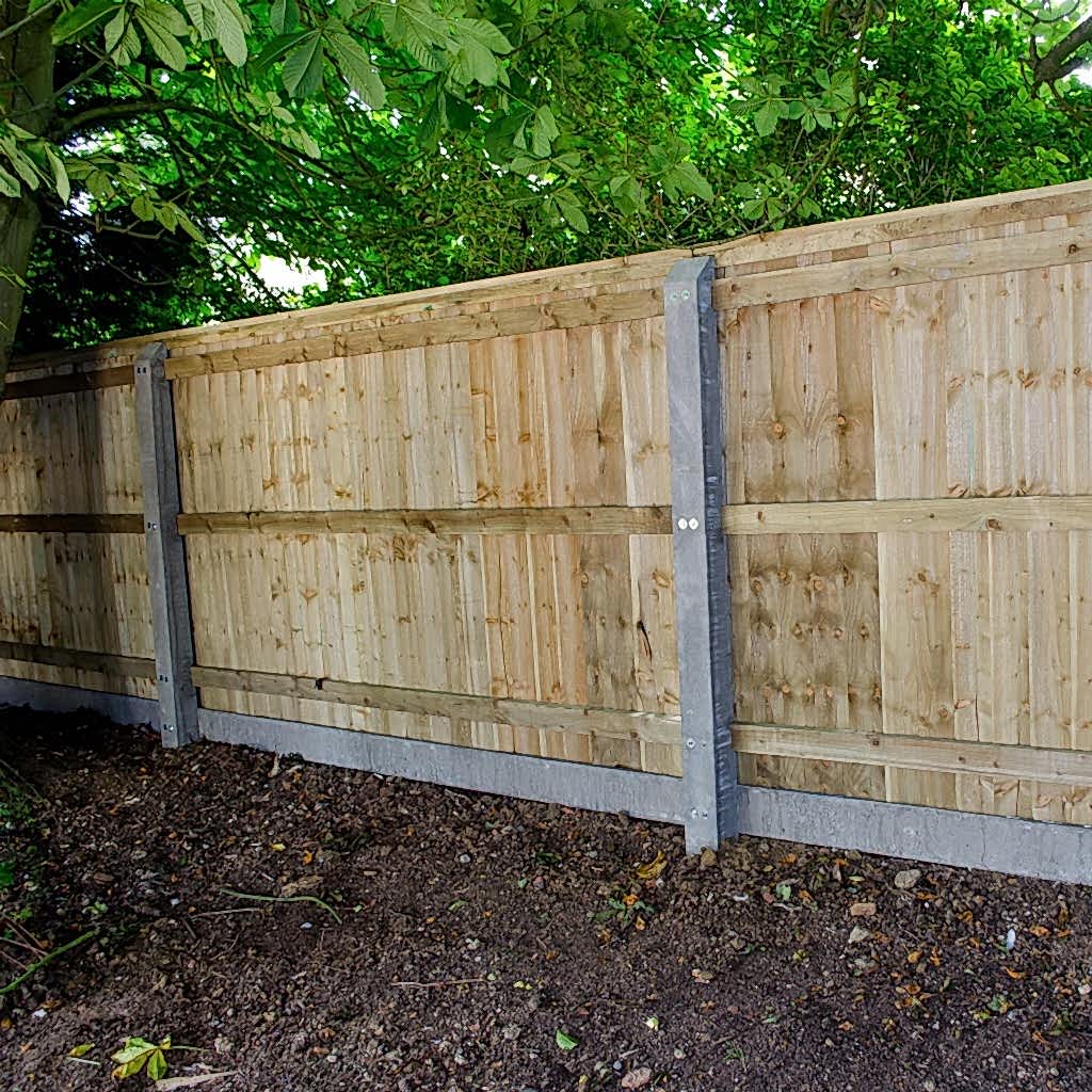 closeboard fencing with concrete posts