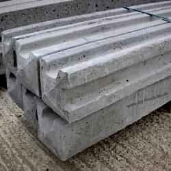 Concrete slotted corner fence post