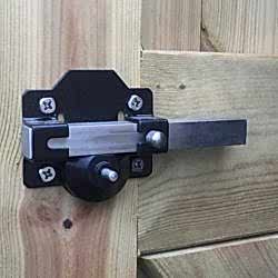 Gatemate key lock with spring latch