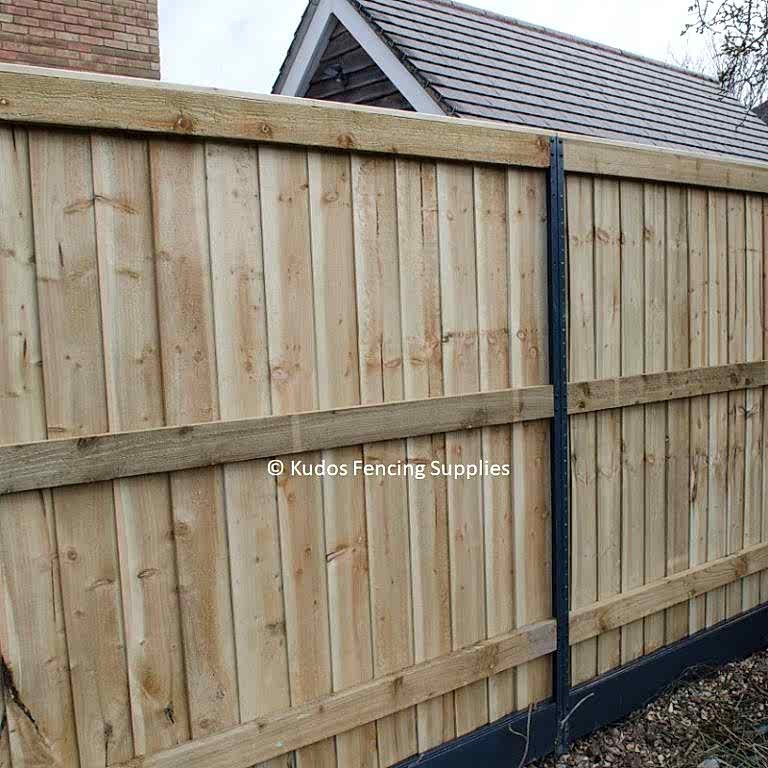 Closedboard fencing with dura posts