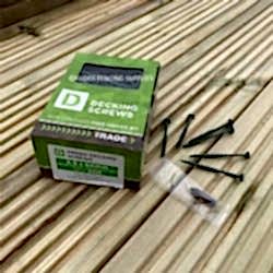Box of green decking screws 4.5 x 60
