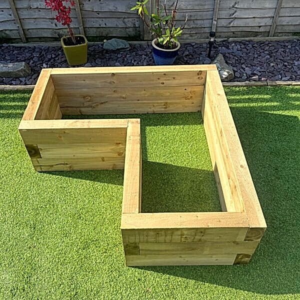 Corner Raised Planters