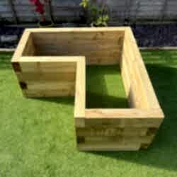 mini sleeper corner raised bed
