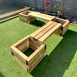 Corner raised bed seating